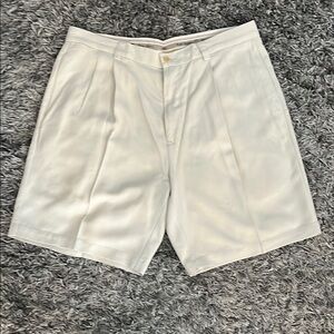 TOMMY BAHAMA Men's light khaki golf  Shorts size 35 waist